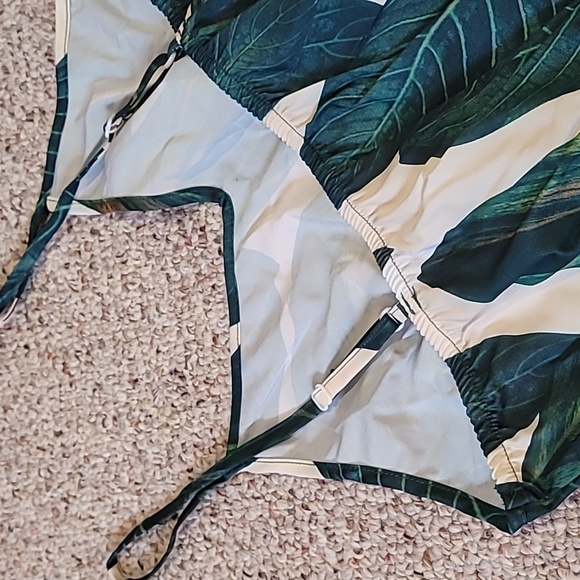 Tropical Print Romper, Size Medium, Lightweight and Comfortable - Picture 7 of 11